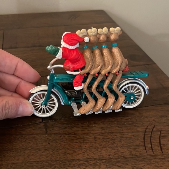 1994 Cheery Cyclists Hallmark Ornament - Picture 3 of 5